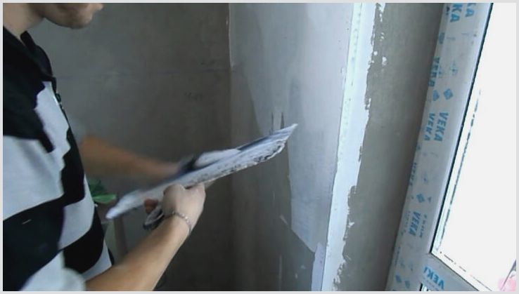 Выравниваем стены штукатуркой под покраску